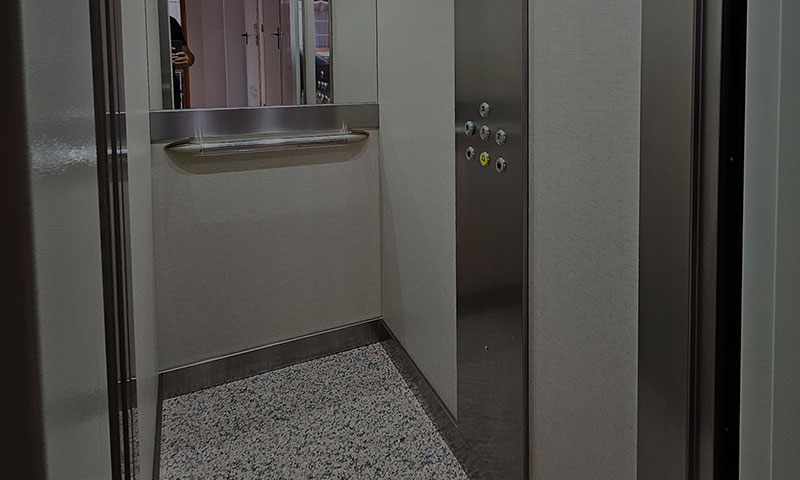 Vista del interior de un ascensor