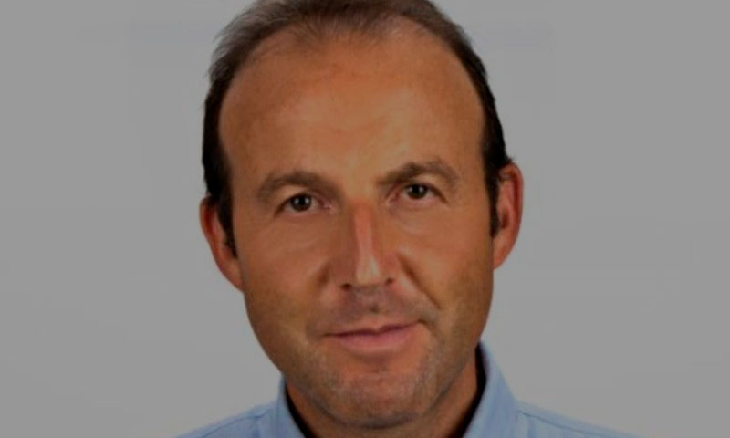 Primer plano de un hombre de mediana edada